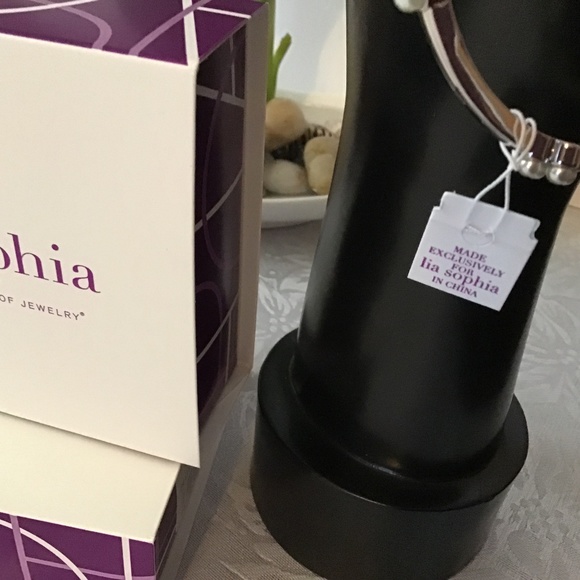 NWT Lia Sophia " Fairy Tale Pearl" Bangle Bracelet - Picture 4 of 6
